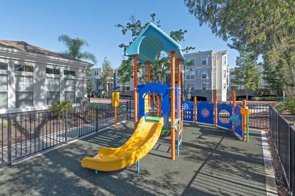 $3,388 / 1br - 534ft2 - 1 bedroom, Hardwood-Style Flooring, Pet-Friendly Community (cupertino)63667888830211122