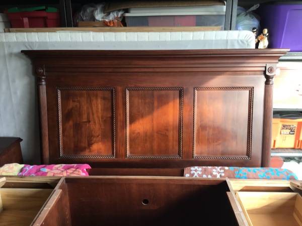 Queen w/Chifferobe 1