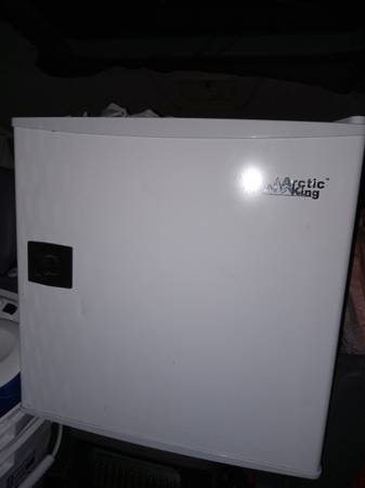 1.1 cu ft mini freezer 1