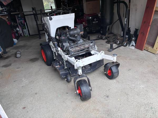 2023 BOBCAT ZS4000 Stand on Lawn Mower 1