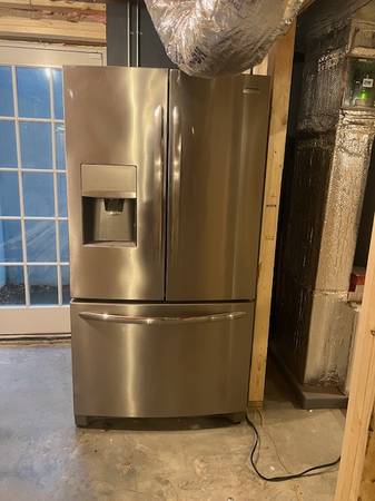 FRIGIDAIRE GALLERY SIDE X SIDE STAINLESS STEEL REFRIDERATOR 1