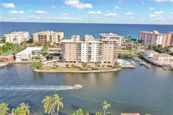 $698,000 / 2br - 1200ft2 - Departamento de Dos Dormitorios con Vistas Directas al ICW en Hillsboro Beach (Hillsboro Beach)63825129115907120