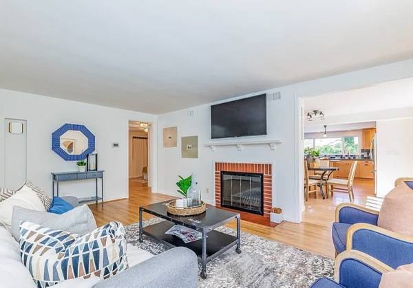 $180 / 3br - 1850ft2 - Beach at Alki Point with a private pool & hot tub (Seattle)63870756322561124