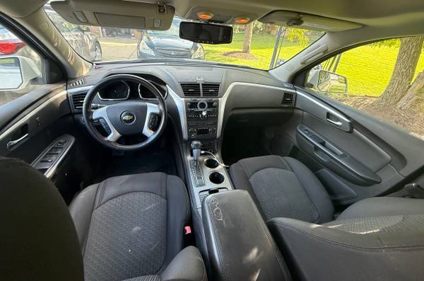 2011 Chevy Traverse LT 1