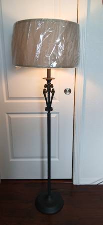 Floor lamp.   $35 1