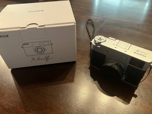 Like NEW: Fuji X-Half(X-HF1) Silver 1