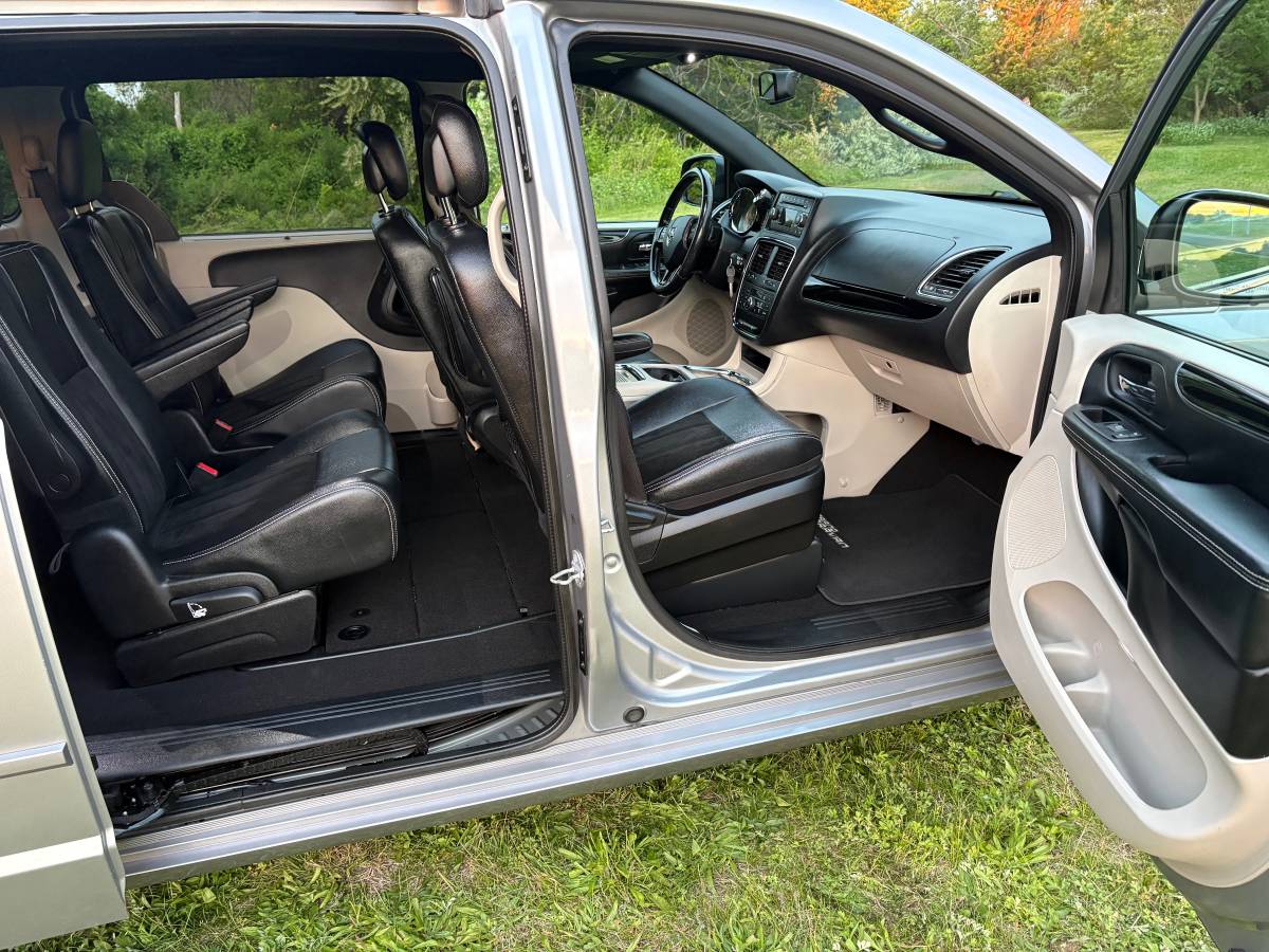 2016 Dodge Grand Caravan SXT Plus