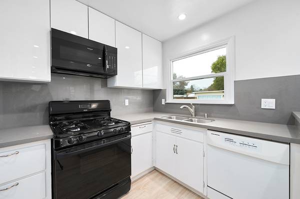 $1,300 / 1br - 1br - 1 bedroom/bathroom Available in Novato (novato)63682814347137124