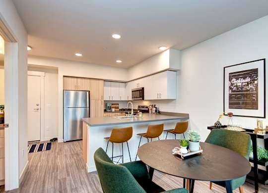 $1,945 / 1br - 630ft2 - 1bd 1ba, Servicio de Traducción Disponible, Armarios Empotrados (23400 Hwy 99, Edmonds, WA)63688332977921120