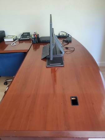 Office desk 1
