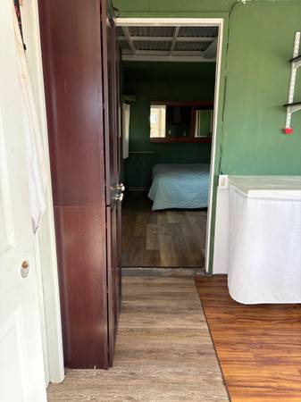 $1,400 / 1br - 200ft2 - Off Grid Living (Punalau)63939528902915121