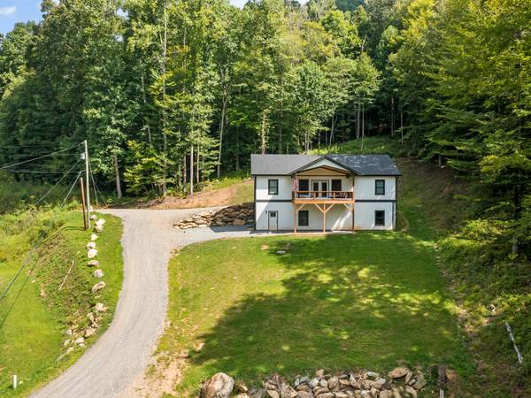 $600,000 / 3br - 1500ft2 - Custom Built Farmhouse Ranch just 3 years old (Fox Creek)64029209503106121