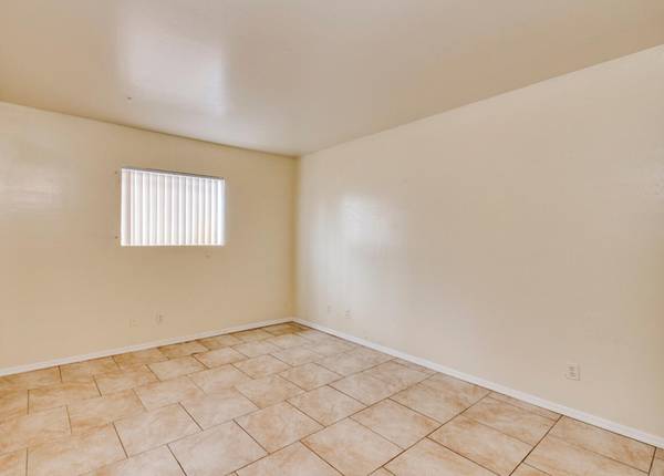 $1,295 / 2br - $500 MOVE IN + 1 FREE MONTH + Large, Comfortable Pool - 2 Bedroom (Phoenix)64047709048194124