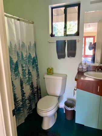 $880 / 1br - 400ft2 - Habitación completamente amueblada en un entorno boscoso. A corto o largo plazo. (Mount Shasta)63678184624001123