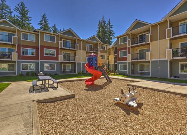 $2,020 / 2br - Sparkling Pool and Spa, Balcony, Refrigerator (12115 State Ave, Marysville, WA)63870757515011120