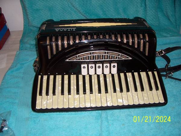 Black color Accordion 3&4  reeds Titano 1