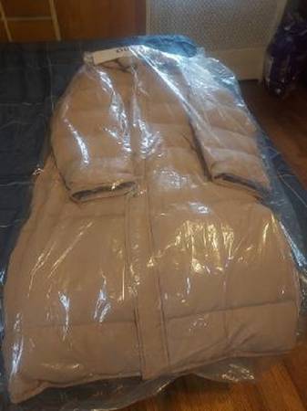 MEDIUM .MENS DOWN COAT WITH HOOD 1