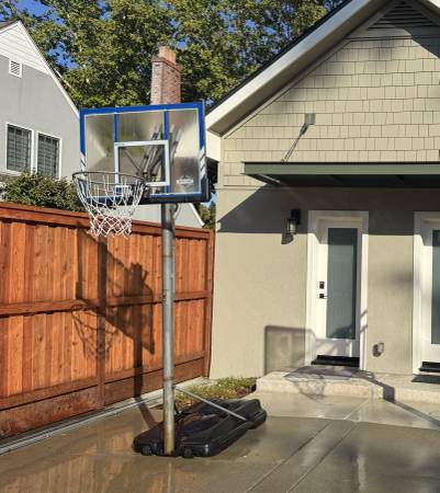 Adjustable Basketball Hoop 1