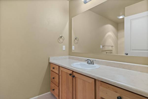 $1,785 / 1br - 812ft2 - BEAUTIFUL 1 BEDROOM //// BEND'S WEST SIDE /// READY NOW! (BEND)63839291238147124