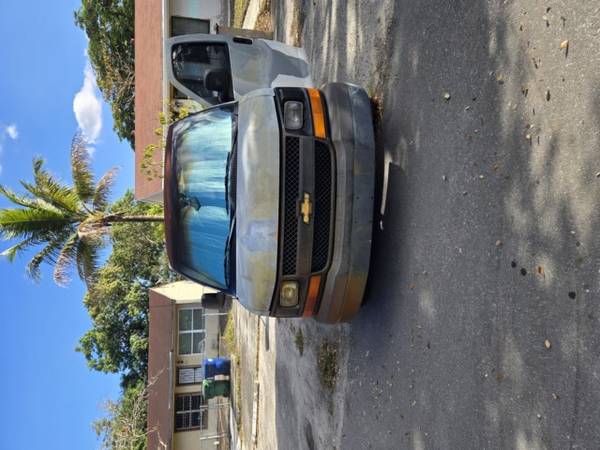 2003 Chevrolet Express Cargo Van 1