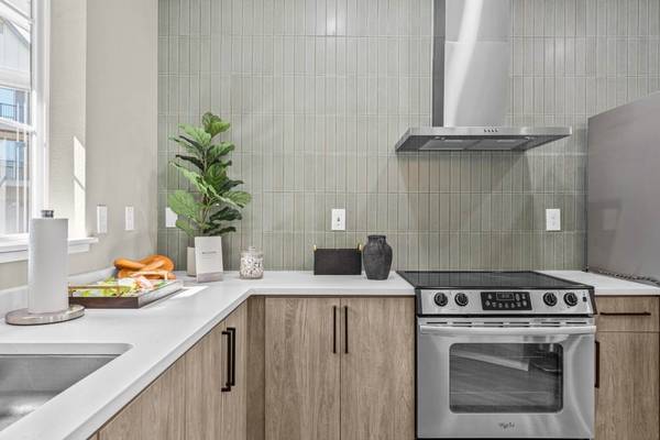 $1,594 / 1hab - 713ft2 - Techos abovedados, iluminación colgante decorativa, lavavajillas (1099 NW Ordonez Pl, Hillsboro, OR)63831252025345124