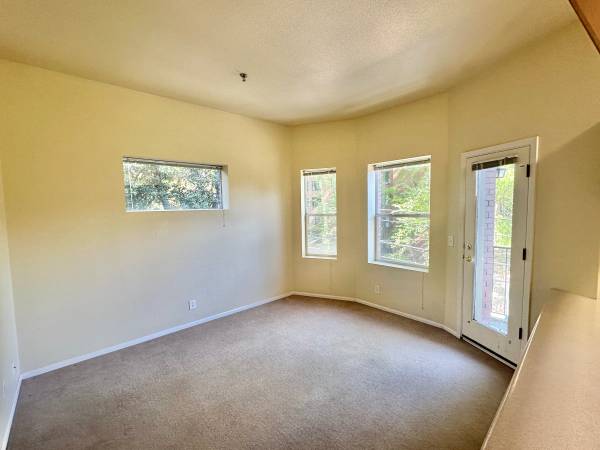 $1,450 / 1br - 550ft2 - * * MODERN 1 BD / BALCONY  * * (2018 NW Everett / NW / Northwest)63870109552257121