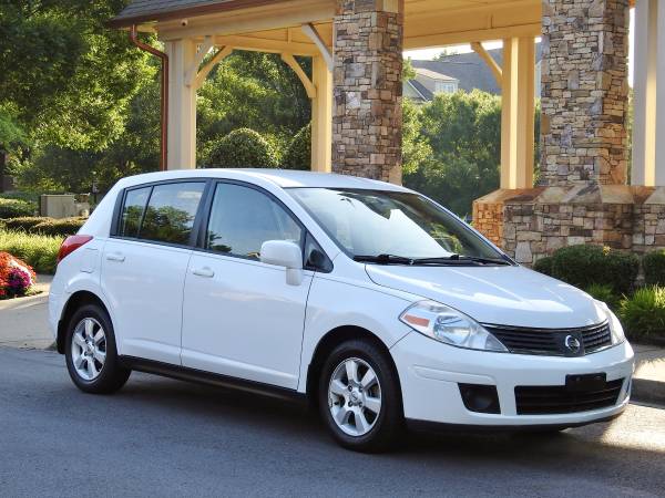 2009 Nissan Versa 1.8S - Excelente estado - 106 mil millas - $5,200 (Atlanta)63620661649283120