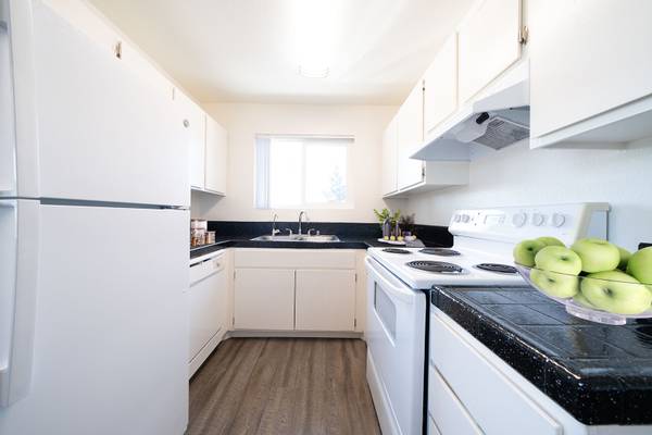 $2,700 / 2br - OPEN HOUSE.. 2X2 Apartment Available, Schedule a Tour today! (San Ysidro)63701686369665121