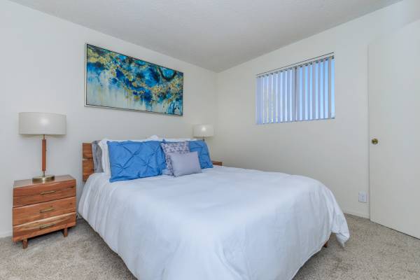 $1,025 / 1br - 750ft2 - 2 bed/ 1bath upstairs with balcony, tour today & reserve (Tucson)63674996450179123