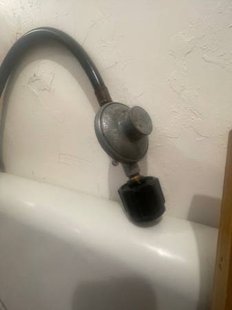 20” Propane hose with regulator 1