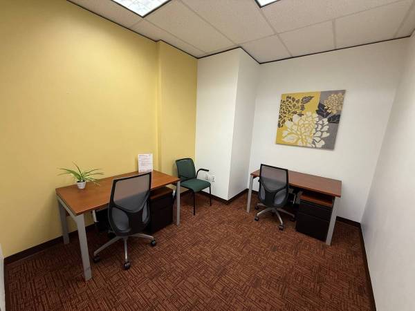$350 con 50 % de descuento, ¡puedes entrar en tu nueva oficina! Llama hoy (centro de San Antonio)63752125321475120