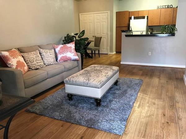 $1,269 / 2br - 992ft2 - Dishwasher And Stainless Double Sink With Disposal (Spring)63906679522050123