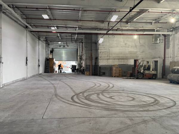 $13,500 HUNTS POINT 7000 sq/ft Warehouse / Mechanic for Rent (Hunt’s point)63689699201411120