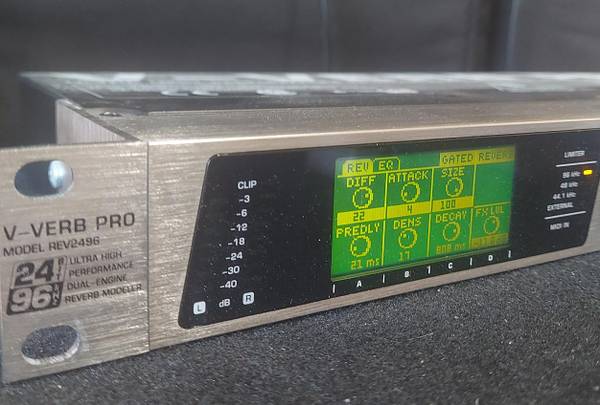 Behringer REV2496 V-Verb Effect Processor 1