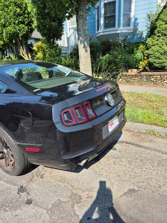 2013 mustang coupe - $7,800 (Beverly)63486424719619123