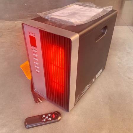 NEW IN BOX Space Heater New room heater indoor heater office heater with remote  1