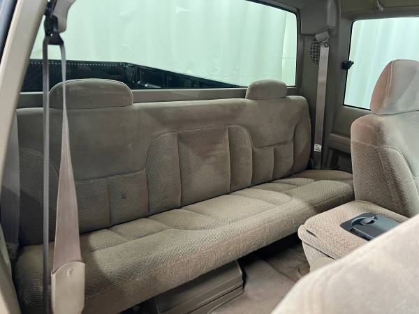 1996 Chevrolet K2500 2dr 4x4 - Photo 11