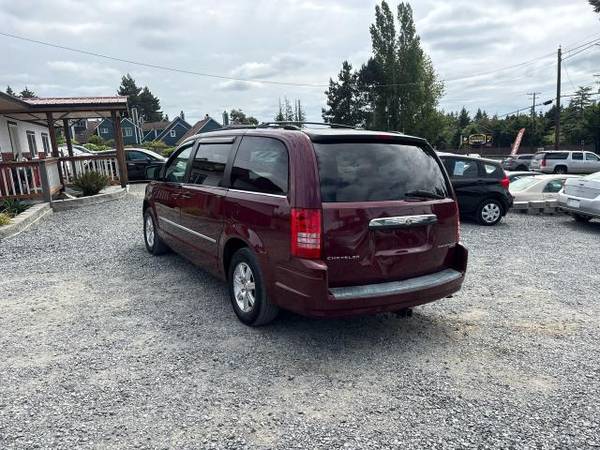2009 Chrysler Town  Country Touring - $4,999 (Lynnwood, WA)63654707632129124