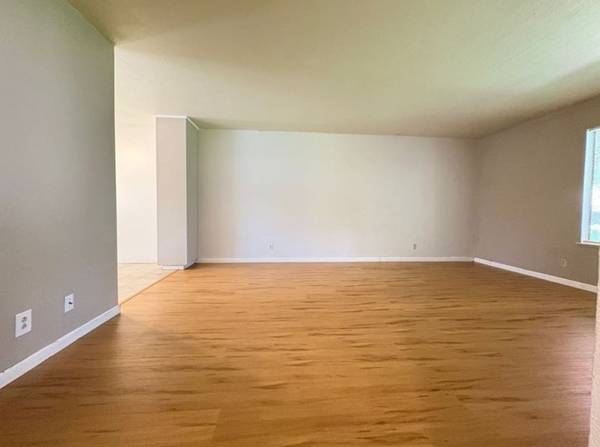 $600 / 1br - Nice, Clean secure, Large 1 bedroom  downstairs unit water (Highland Park, MI)64018941389441122