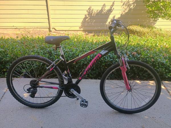 Schwinn Sidewinder Mountain Bike 1
