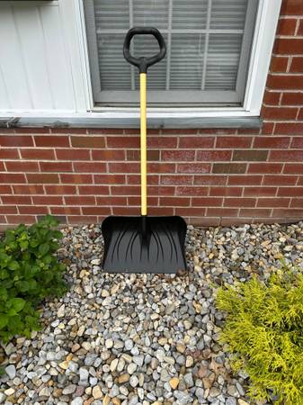 Snow shovel 1