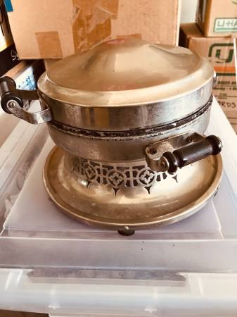 WAFFLE IRON VINTAGE 1