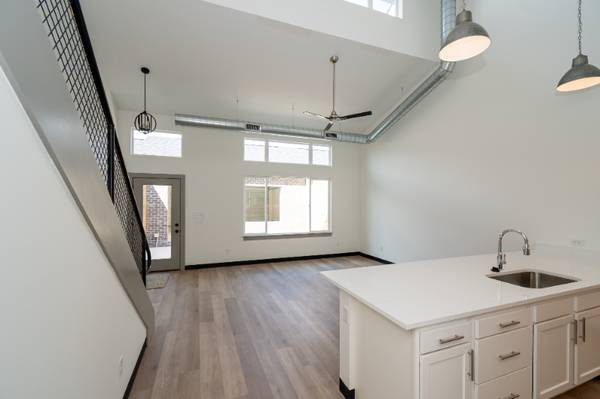 $2499.00 / 3br - 2008ft2 - Stunning 3 Bed 3 Bath Townhome64022450918529122