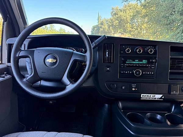 2016 Chevrolet Express LT 3500 - Photo 13