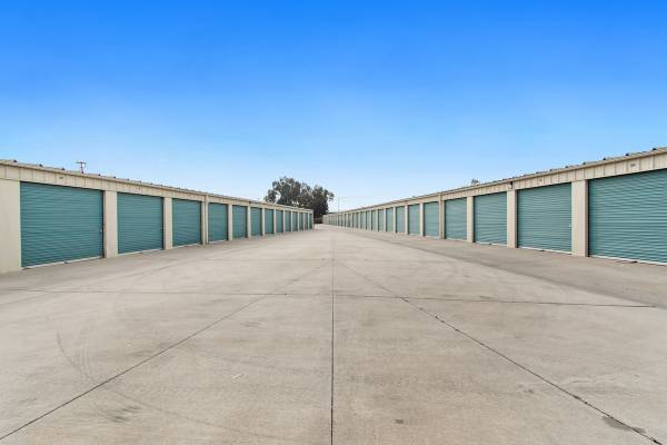 Need Storage Space? We Got You Covered! (Bakersfield) 1