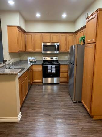 $2,999 / 3br - 1077ft2 - Exercise Circuits, Built-in Microwave, Gated Community (Shopping Centers, Fast Food, Gas Stations)64028083524354121