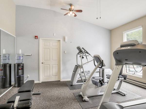 $1,550 / 1br - 700ft2 - Cocinas completamente equipadas, balcón, piscina, ubicación conveniente63786684914305124