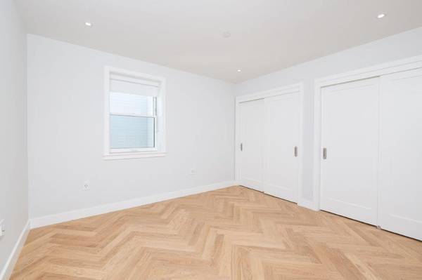 $4,350 / 1br - Back Bay 1 Bed/1 Bath Top-Floor Apartment | Near Arlington Station (Back Bay)63620219600257124