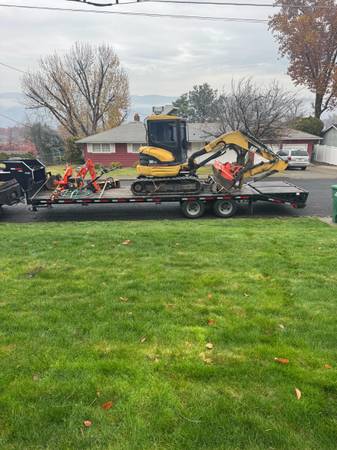 Gooseneck equipment trailer 1