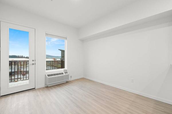 $1,985 / 2br - 873ft2 - Raised Breakfast Bar, Stainless Steel Appliances, Outdoor Pool (Camas)64038880959361124